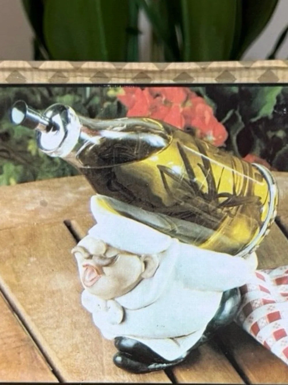 NEW/BOX Whimsical Kneeling Fat Chef Resin Freestanding Oil or Wine Bottle Holder